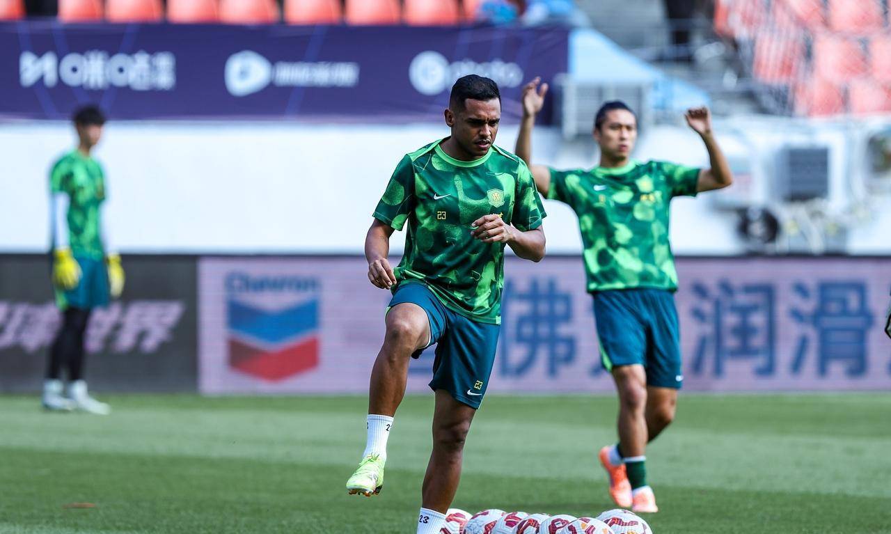 爱游戏安卓版本-北京国安训练开放日，清晨强势反弹引欢呼，欧篮联在即，心理建设被强调(欧篮联赛程比分排名)